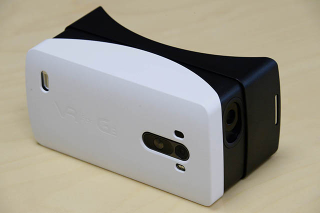 Illustration for article titled Every Smartphone Should Come With Free VR Goggles